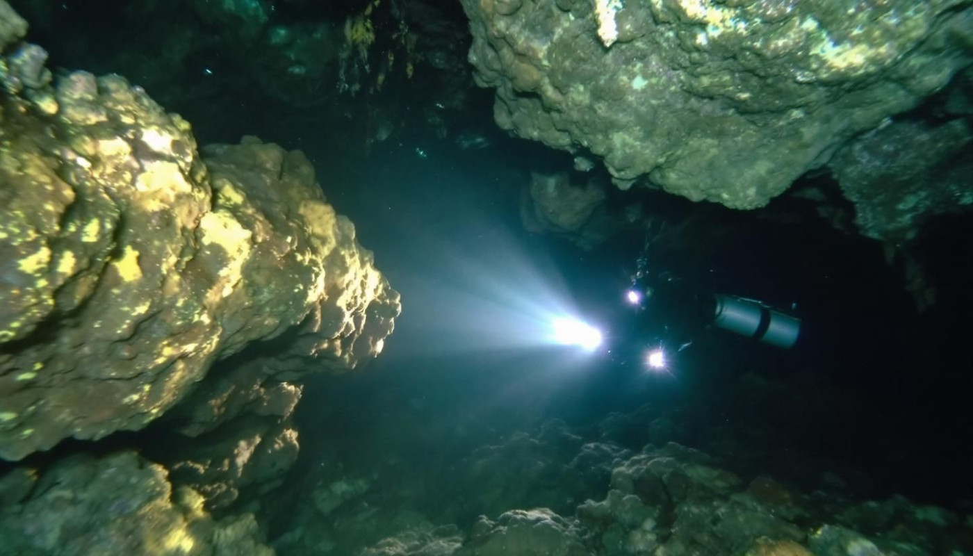 Buceo en cuevas submarinas explorando los secretos del buceo técnico